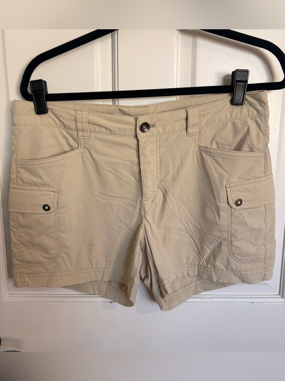 Eddie Bauer Khaki color Cargo shorts Hiking pockets Breathable Activewear bottom